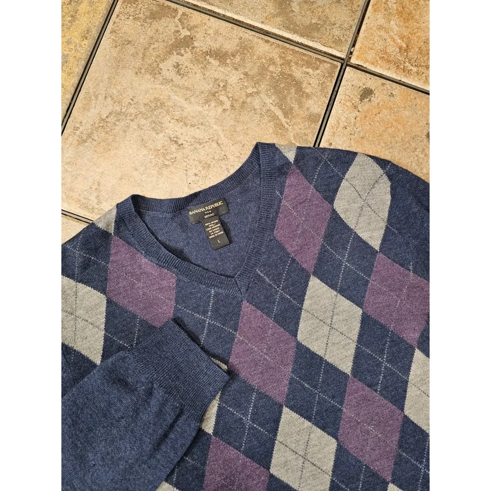 Banana Republic Mens L Merino Wool Argyle V-Neck‎ Sweater Navy Blue Purple Grey
